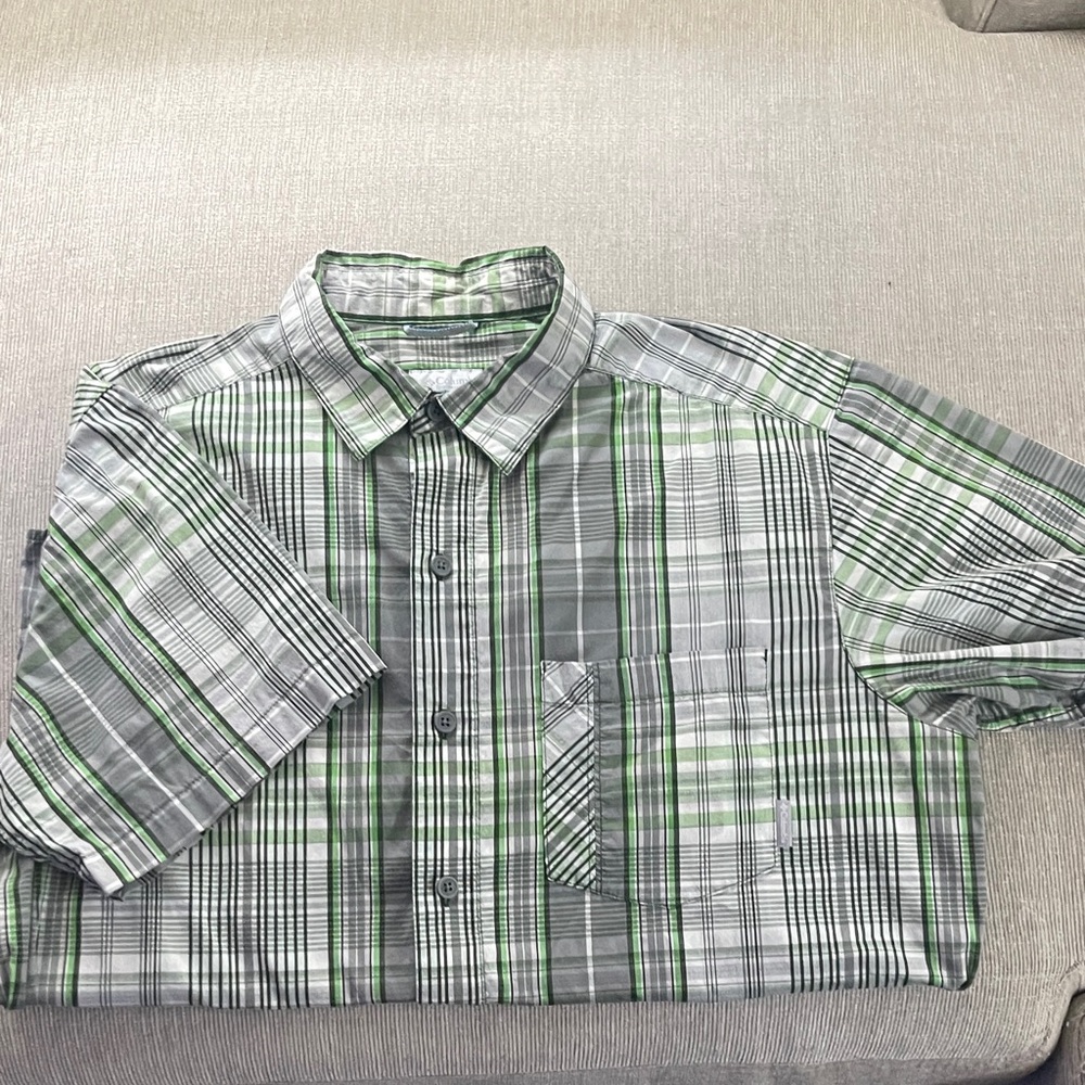 Men’s Large Columbia Green and Gray Plaid Shirt
